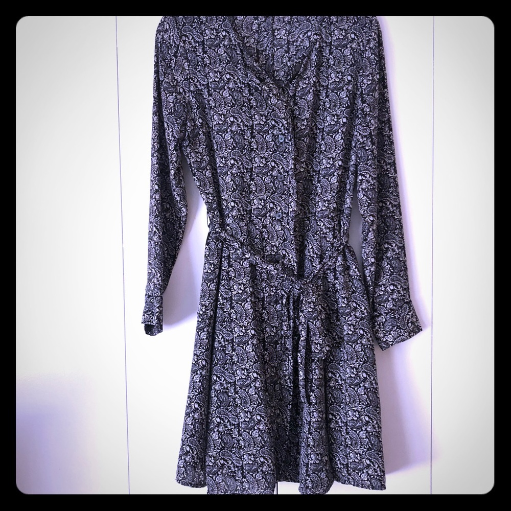 Effortless button down, tie waist dress. Lined!